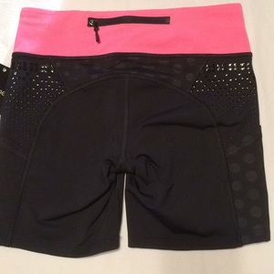 NWT RUN DART AND DASH SHORT : Faded Dot Flash